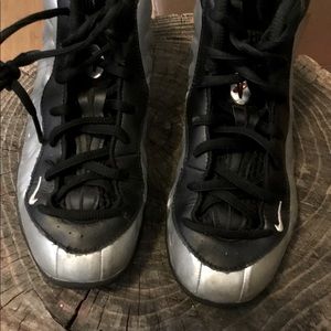 Kids Nike foam posits